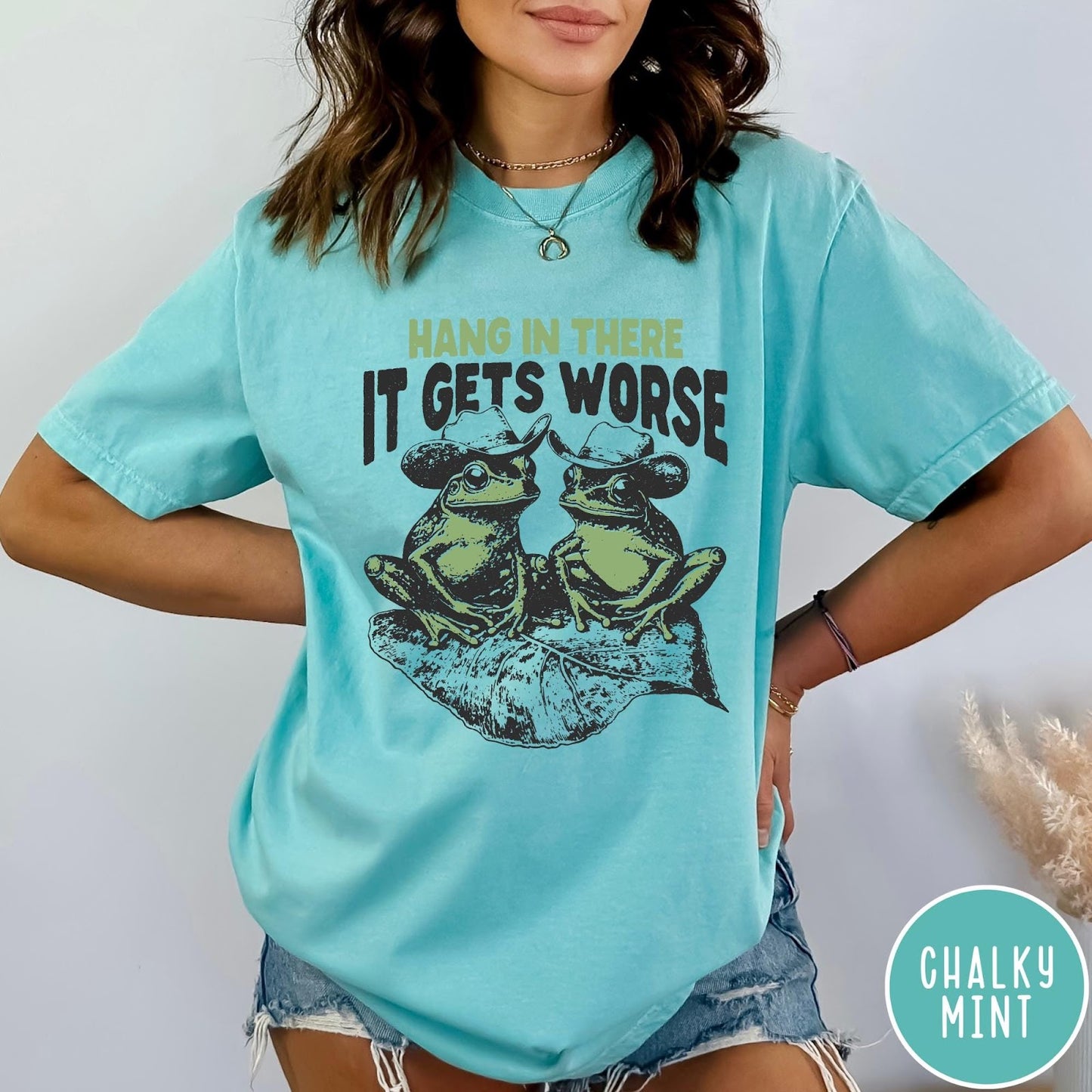 Comfort Colors tee in Chalky Mint featuring vintage style graphic of two frogs wearing cowboy hats on leaf