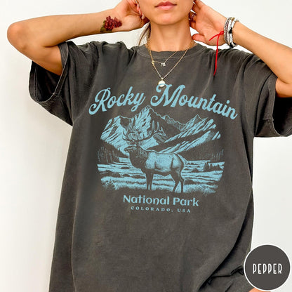 Comfort Colors tee in Pepper featuring vintage style graphic of an elk standing in front of mountains