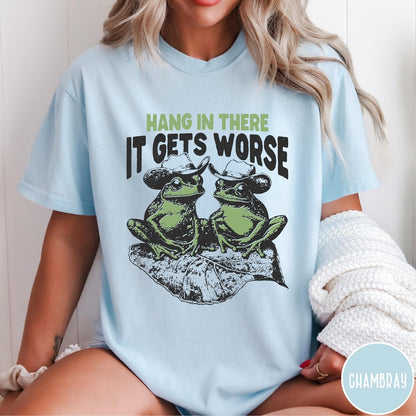 Comfort Colors tee in Chambray featuring vintage style graphic of two frogs wearing cowboy hats on leaf