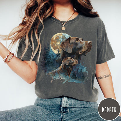 Comfort Colors tee in Pepper featuring vintage style graphic of two Chocolate Labradors under a full moon