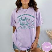Comfort Colors tee in Orchid featuring line art graphic of a grumpy cat wearing glasses on a laptop