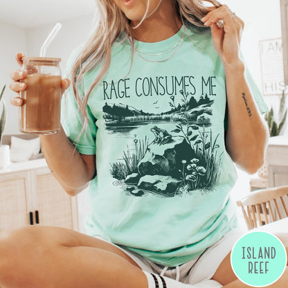 Comfort Colors tee in Island Reef featuring screen printed nature graphic with a frog sitting on a rock