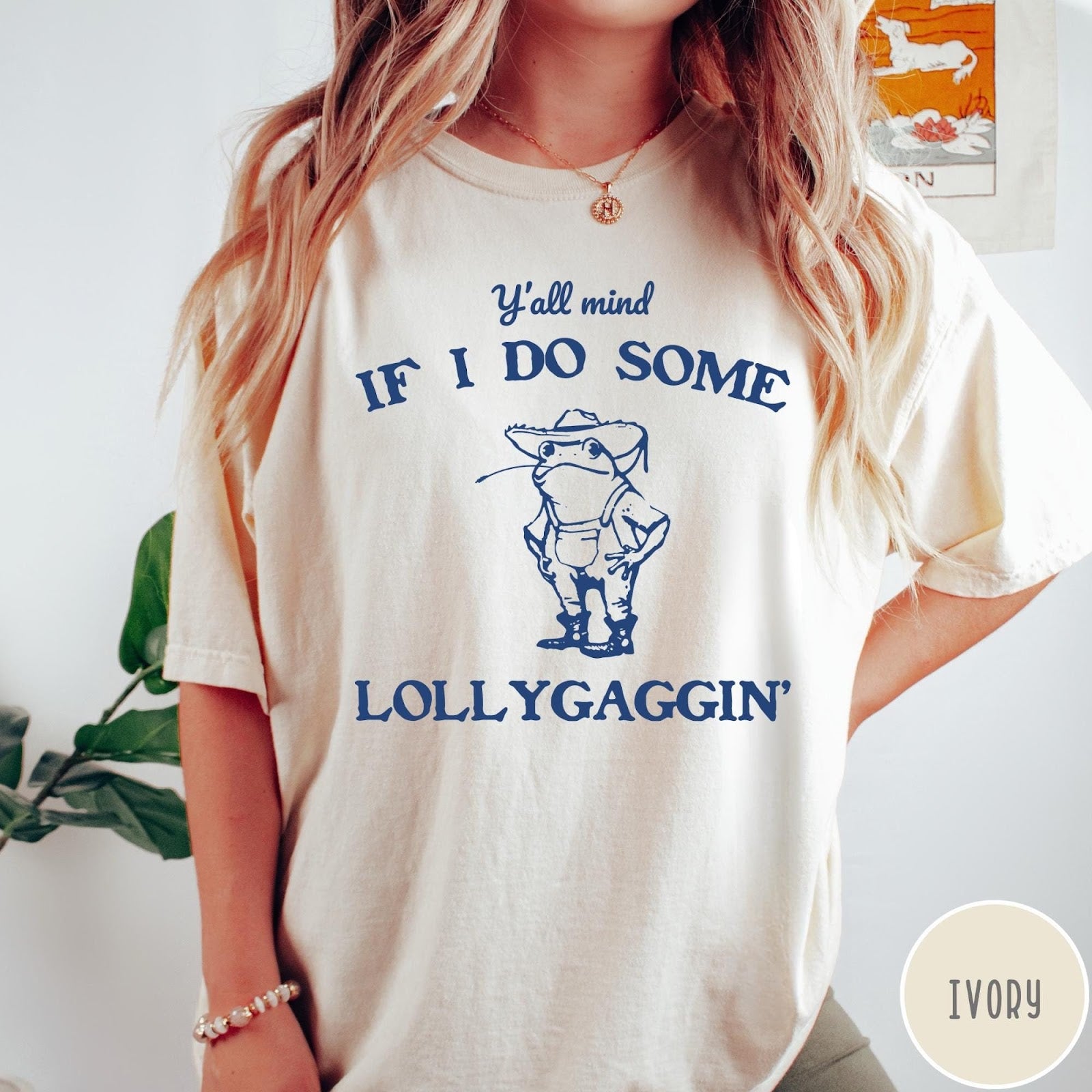 Comfort Colors tee in Ivory featuring western style graphic of a frog wearing a cowboy hat and boots