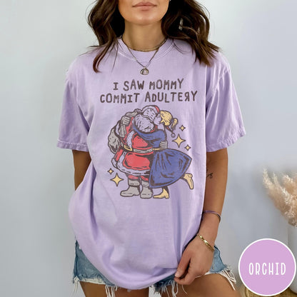 Comfort Colors tee in Orchid featuring vintage style graphic of Santa Claus kissing a woman under stars