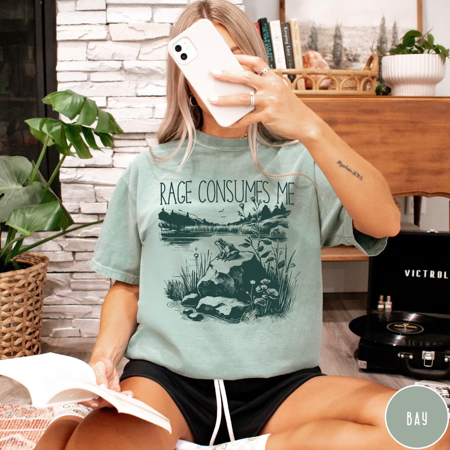 Comfort Colors tee in Bay featuring screen printed nature graphic with a frog sitting on a rock