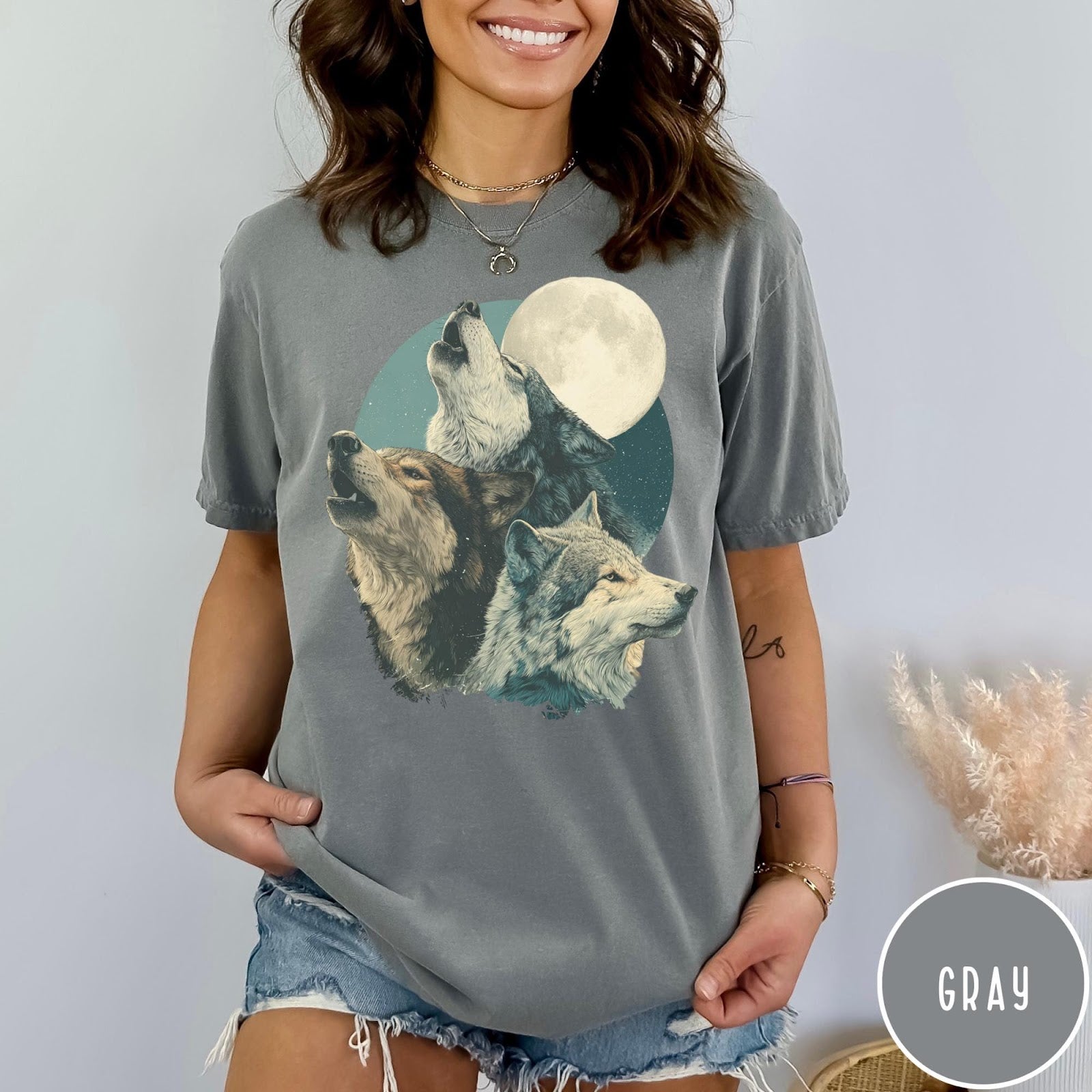Comfort Colors tee in Gray featuring vintage style graphic of three wolves howling at a full moon