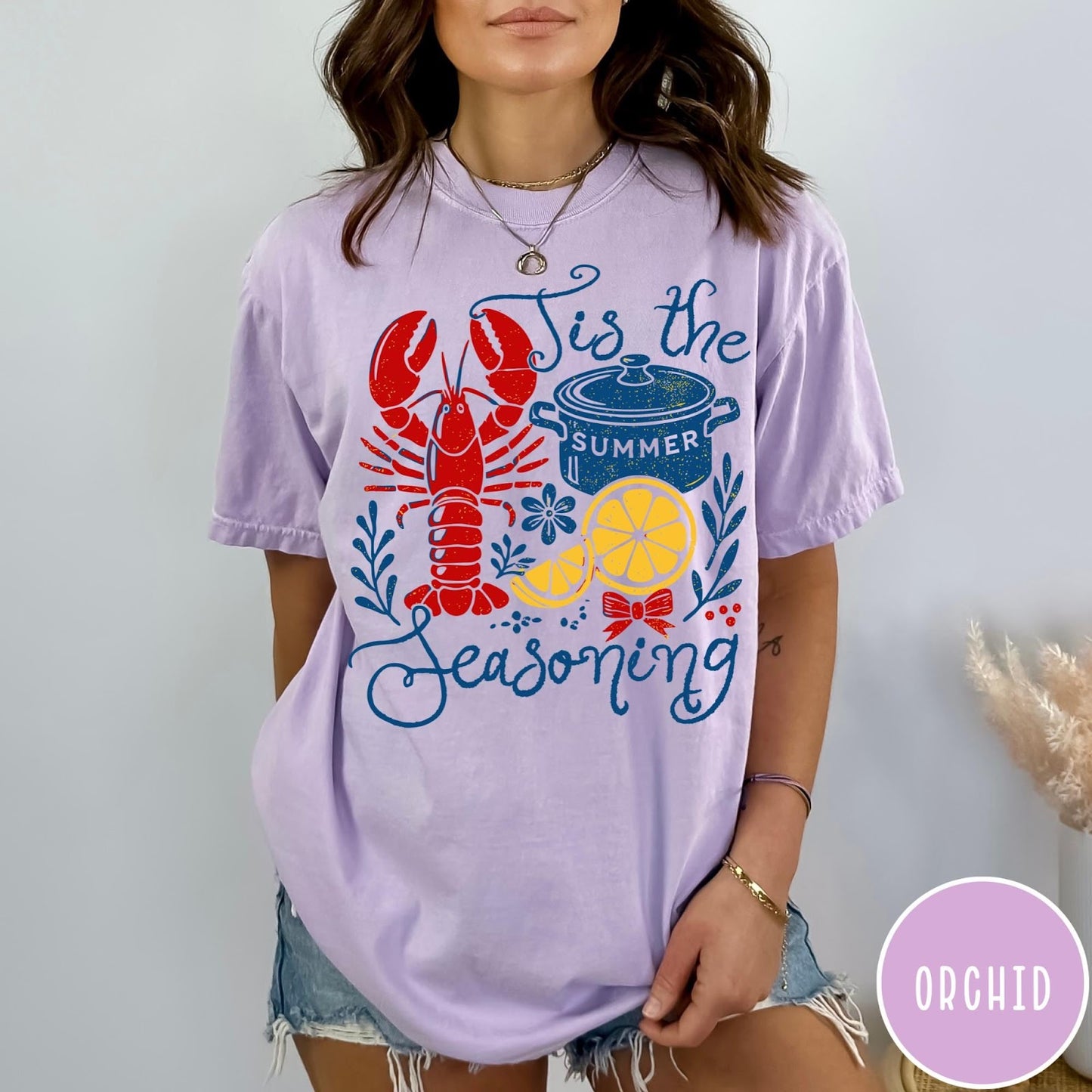 Comfort Colors tee in Orchid featuring lobster boil graphic with lobster, pot, and lemon slices