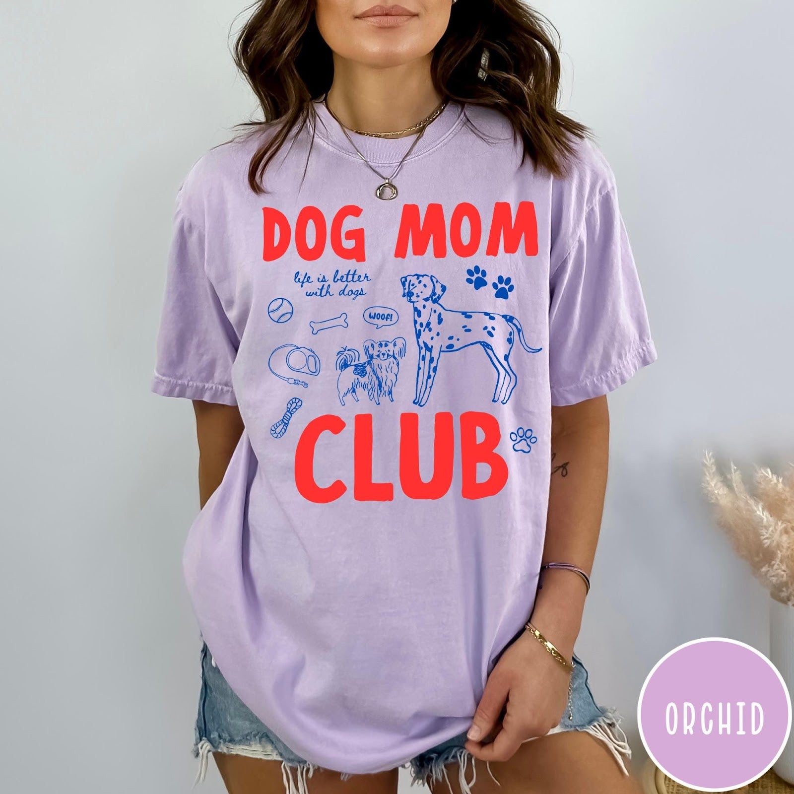 Comfort Colors tee in Orchid featuring playful dog-themed graphic with Dalmatian and text Dog Mom Club