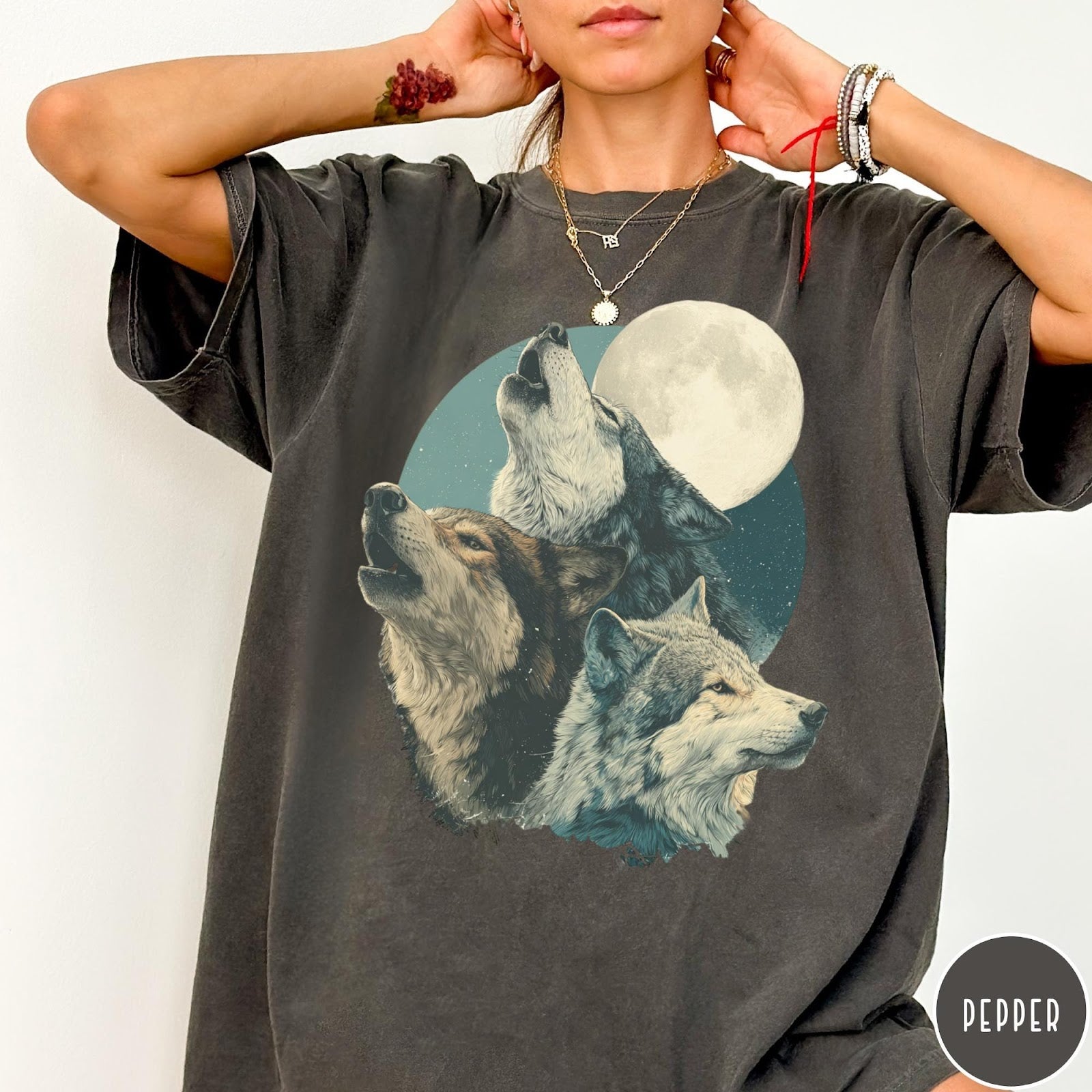 Comfort Colors tee in Pepper featuring vintage style graphic of three howling wolves under a full moon